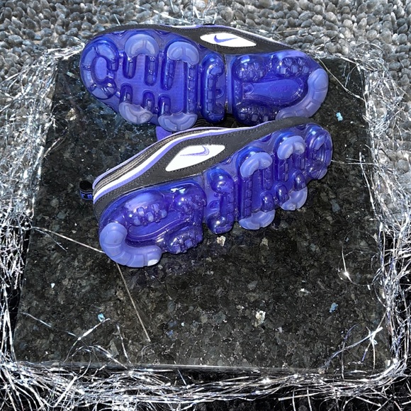 One of Nike extremely attractive, versatile shoe. - Picture 7 of 17